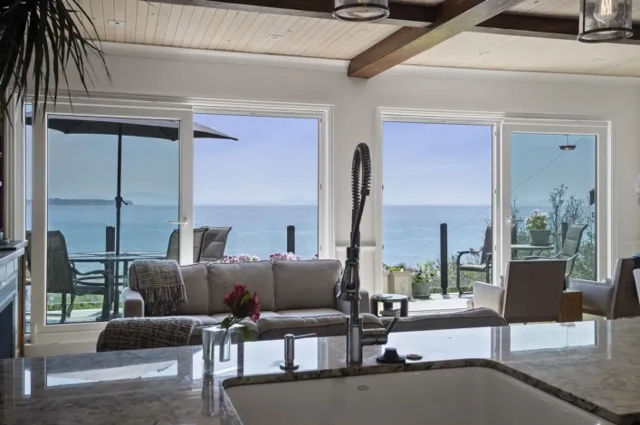 14553 SUNSET DRIVE, White Rock