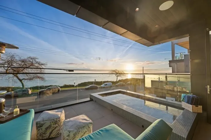 14555 MARINE DRIVE, White Rock