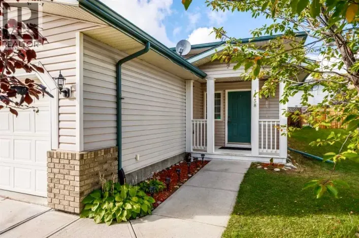 1458 Smith Avenue, Crossfield