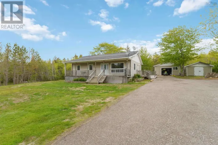 1460 Hampton Mountain Road, Hampton