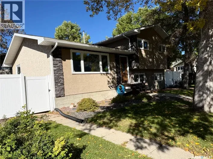 House for sale: 147 Fuhrmann CRESCENT, Regina