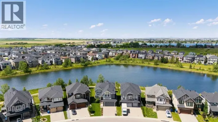 148 Kinniburgh Loop, Chestermere