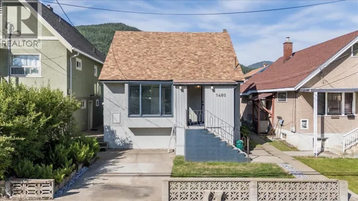 1480 Third Avenue, Trail