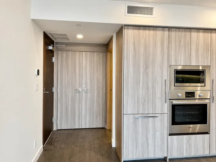 14xx 13768 100 AVENUE, Surrey