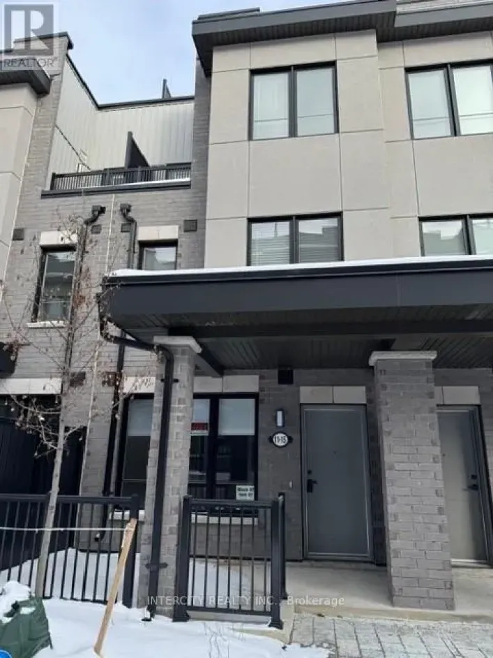 15 - 11 BAYNES WAY, Bradford West Gwillimbury
