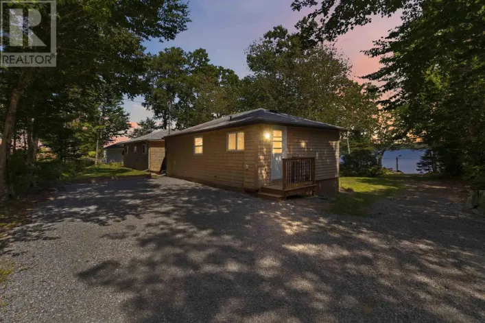 15 & 17 Juniper Lane, Upper Lakeville