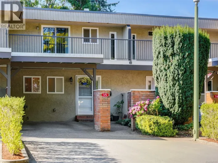15 1701 McKenzie Ave, Saanich