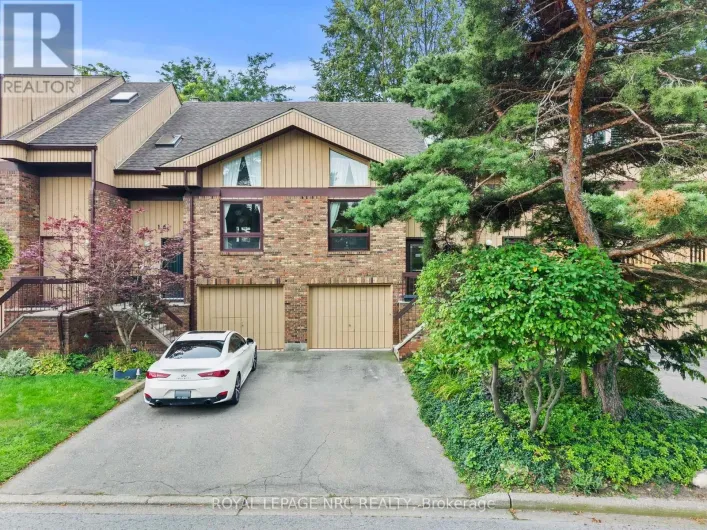 Row / Townhouse for sale: 15 - 178 SCOTT STREET, St. Catharines