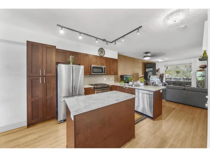 15 19478 65 AVENUE, Surrey