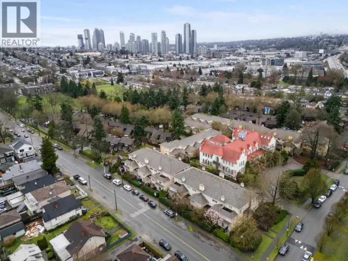 15 3428 ADANAC STREET, Vancouver