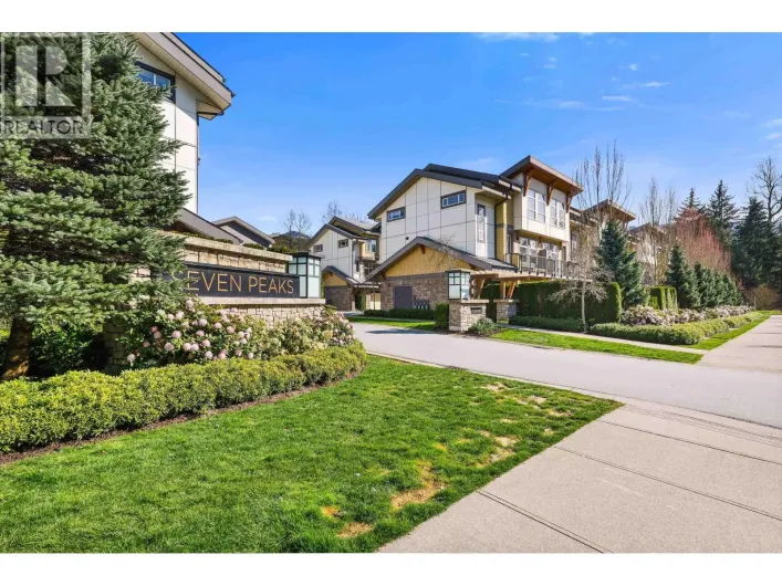 15 39548 LOGGERS LANE, Squamish