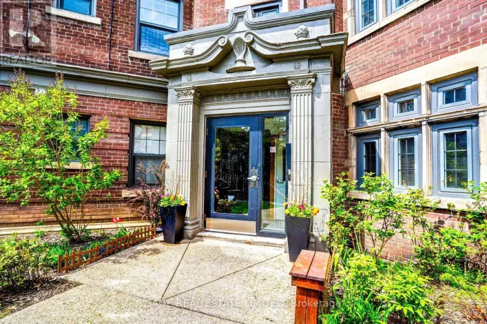 15 - 48 LAWTON BOULEVARD, Toronto