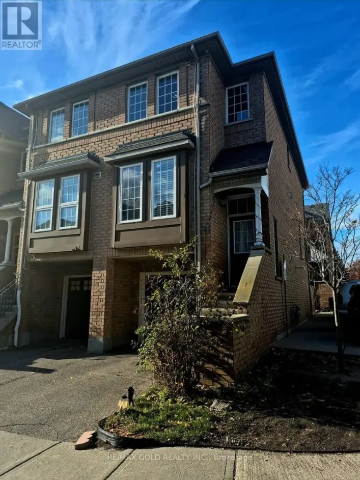 15 - 50 STRATHAVEN DRIVE, Mississauga