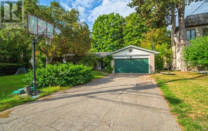 15 ARTINGER COURT, Toronto