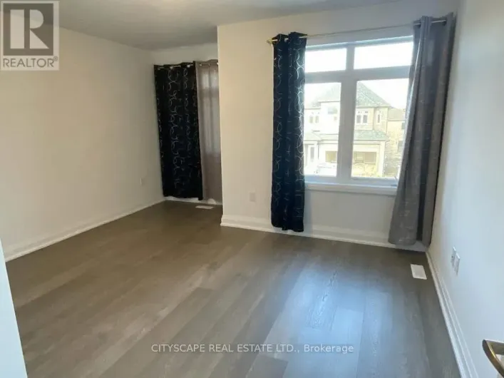 15 BARNYARD TRAIL, Barrie