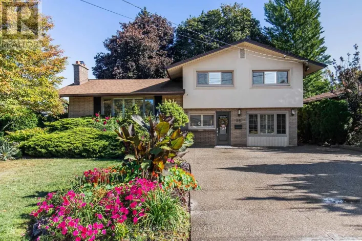 15 BELAIR DRIVE, Hamilton