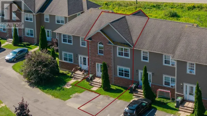 Row / Townhouse for sale: 15 Cameron Heights, Stratford