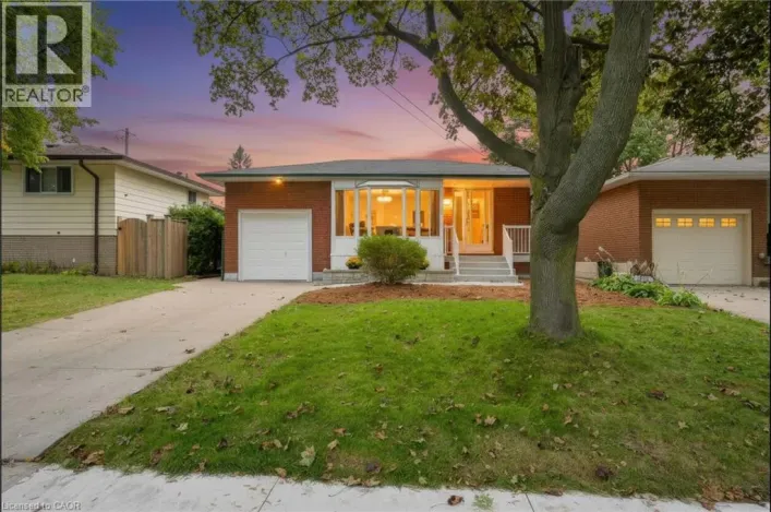 15 CLEARWATER Drive, Hamilton