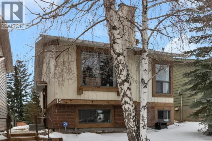 15 Coach Manor Rise SW, Calgary