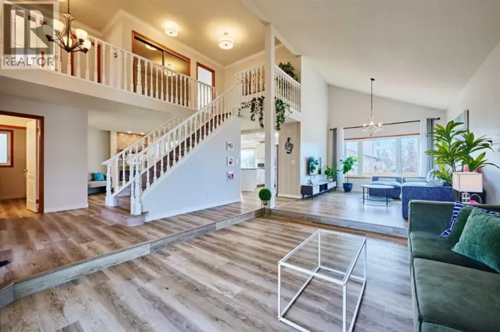 15 Hawkbury Close NW, Calgary