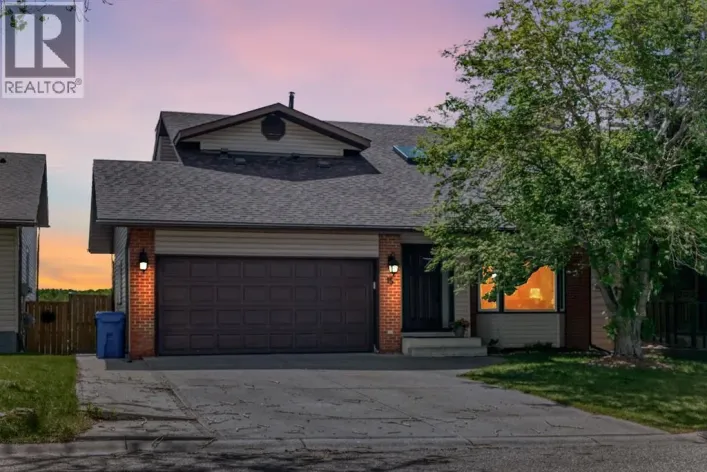 15 Hawkcliff Way NW, Calgary