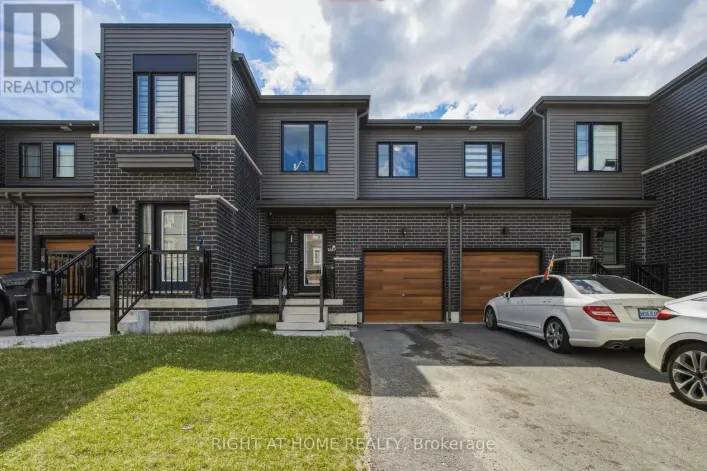 15 HAY LANE, Barrie