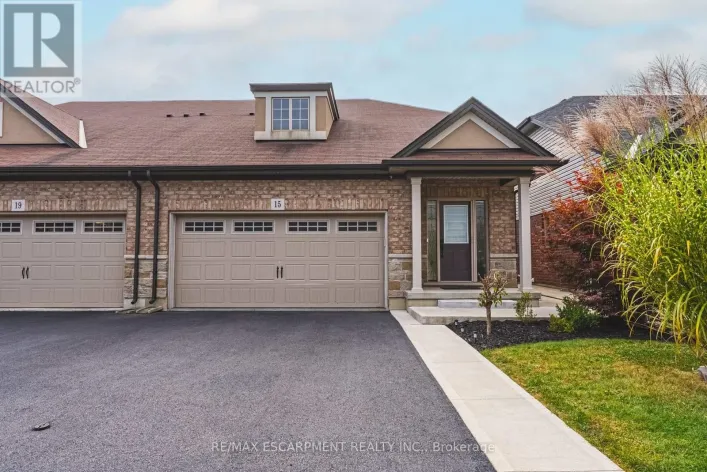 15 KOPPERFIELD LANE, Hamilton