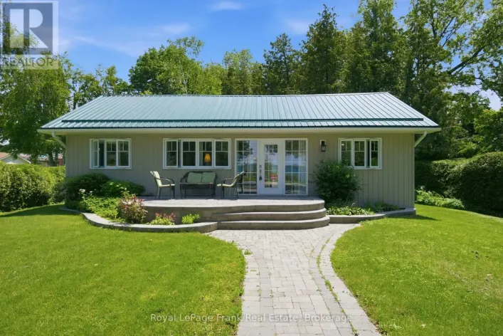 15 LAKESHORE ROAD, Brock