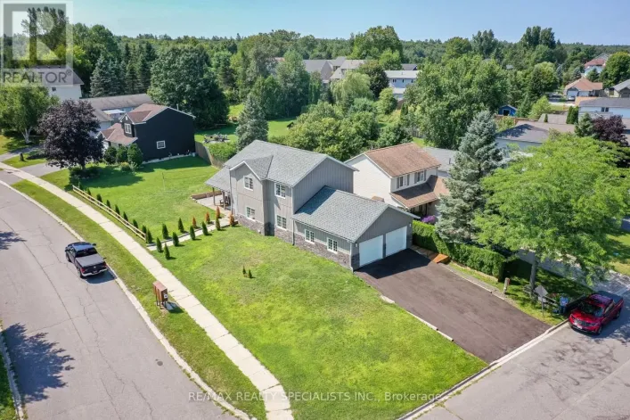 15 LANKIN AVENUE, Bracebridge)