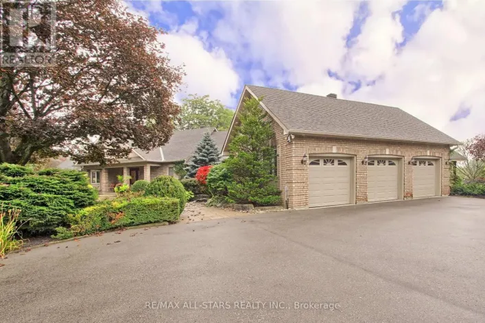 15 LOBRAICO LANE, Whitchurch-Stouffville