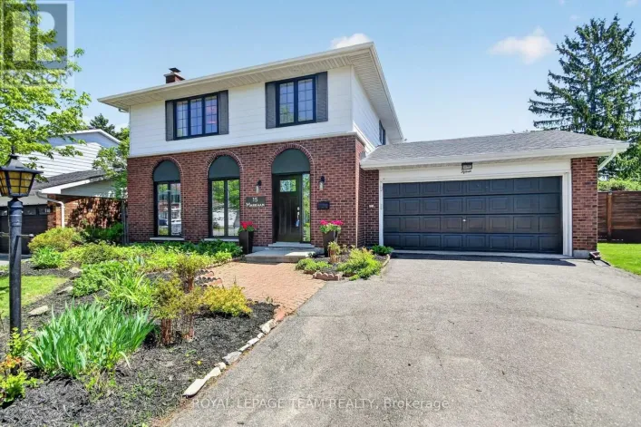 15 MARKHAM AVENUE, Ottawa
