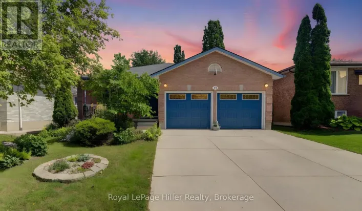 15 MCQUEEN COURT, Stratford