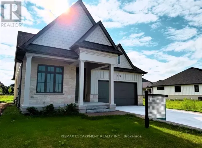 House for sale: 15 OAKLEY DRIVE, Niagara-on-the-Lake