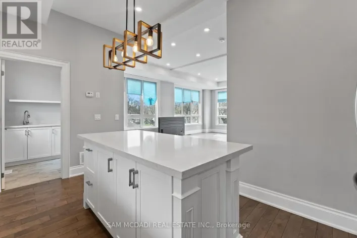 15 OLD OAK DRIVE, Toronto