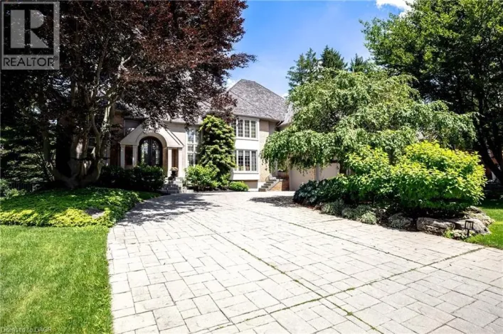 15 PEPPERTREE Crescent, Ancaster