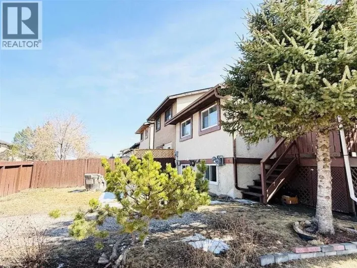 15 PINECLIFF Close NE, Calgary