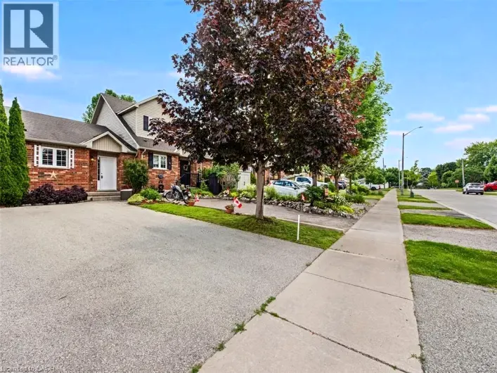 15 POWELL Lane, Cayuga