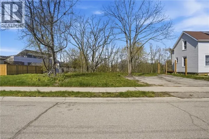 15 ROBINSON Street N, Grimsby