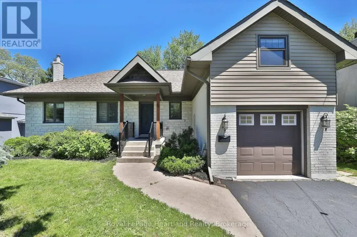 15 SCARBOROUGH HEIGHTS BOULEVARD, Toronto