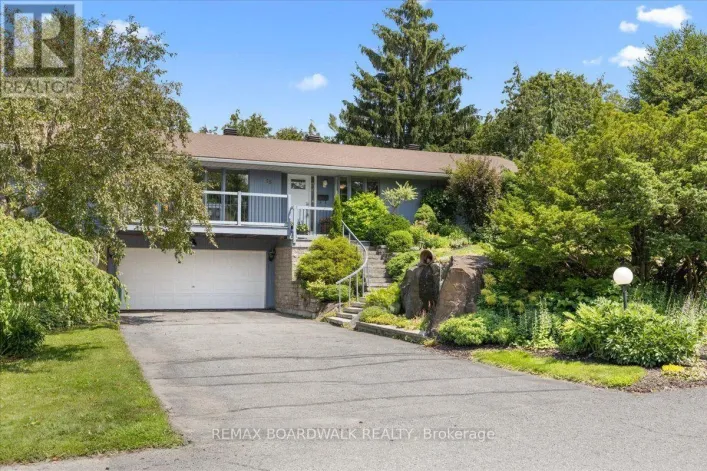 15 SELWYN CRESCENT, Ottawa