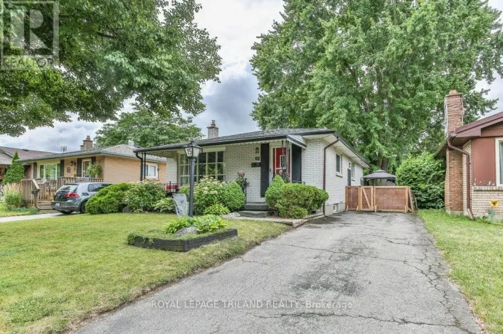 15 TALAVERA CRESCENT, London East