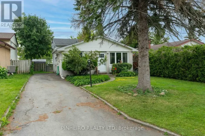 15 VILLENEUVE CRESCENT, London East