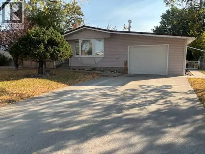 15 Willow Road W, Claresholm