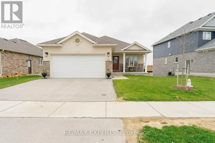 150 BRIDGE CRESCENT, Minto