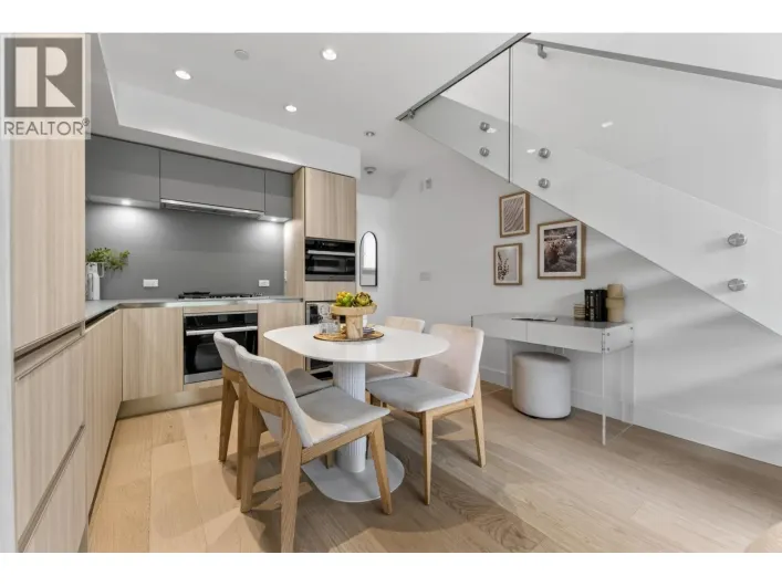 150 W WOODSTOCK AVENUE, Vancouver