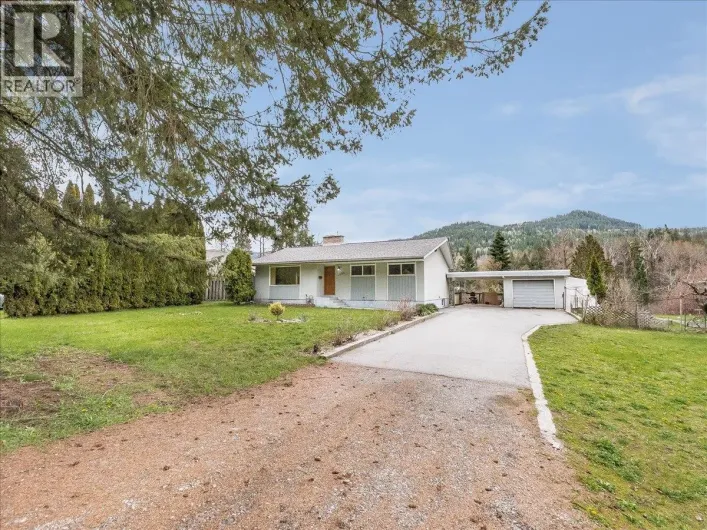 1500 3B Hwy, Fruitvale