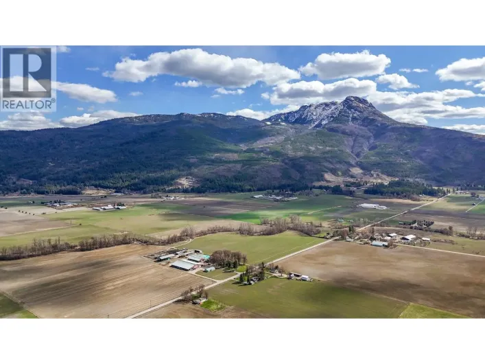 1500 60 Street SW, Salmon Arm