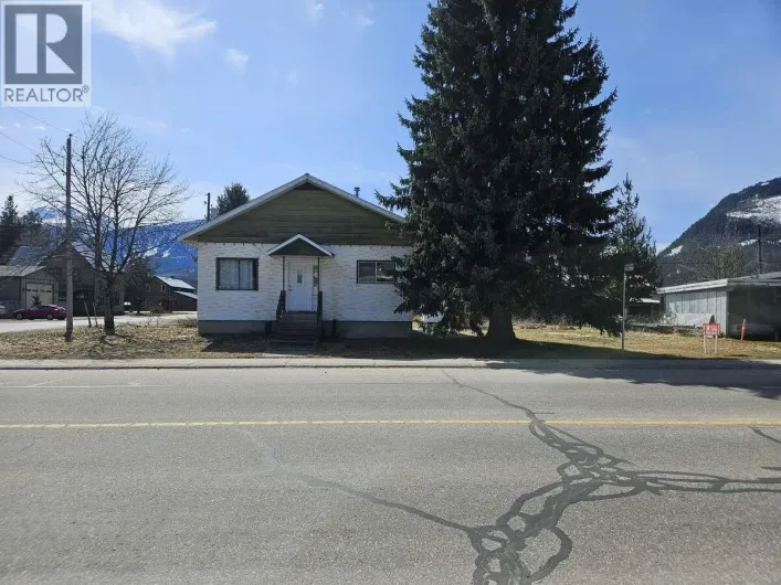 1501 Douglas Street, Revelstoke