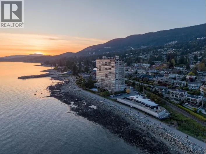 1503 150 24TH STREET, West Vancouver