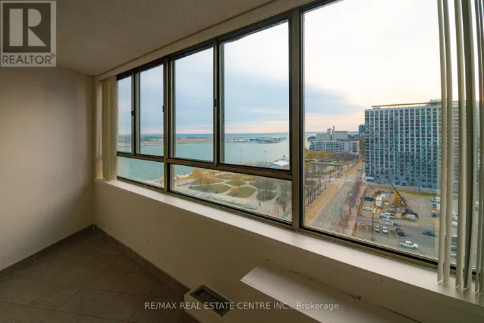 1504 - 270 QUEENS QUAY W, Toronto